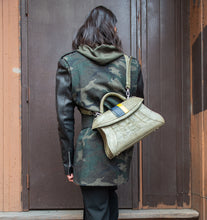 Load image into Gallery viewer, THE MOTO ROBE Camouflage Wool Print